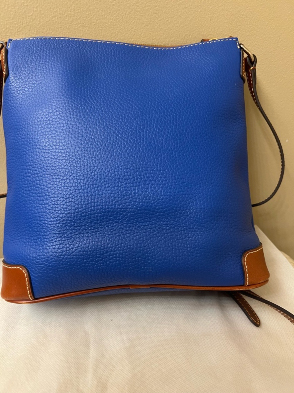 Dooney & Bourke Leather Crossbody EUC - Picture 12 of 16